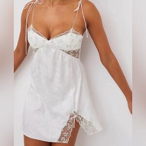 Chic White Floral Lace Slip